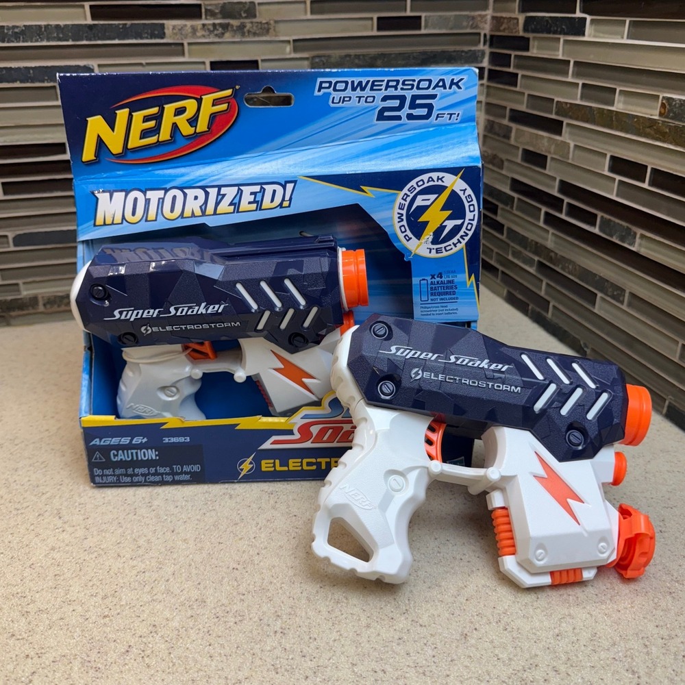 Set of 2 Nerf Super Soaker Electrostorm Water Blaster 1 New‎ & 1 Used